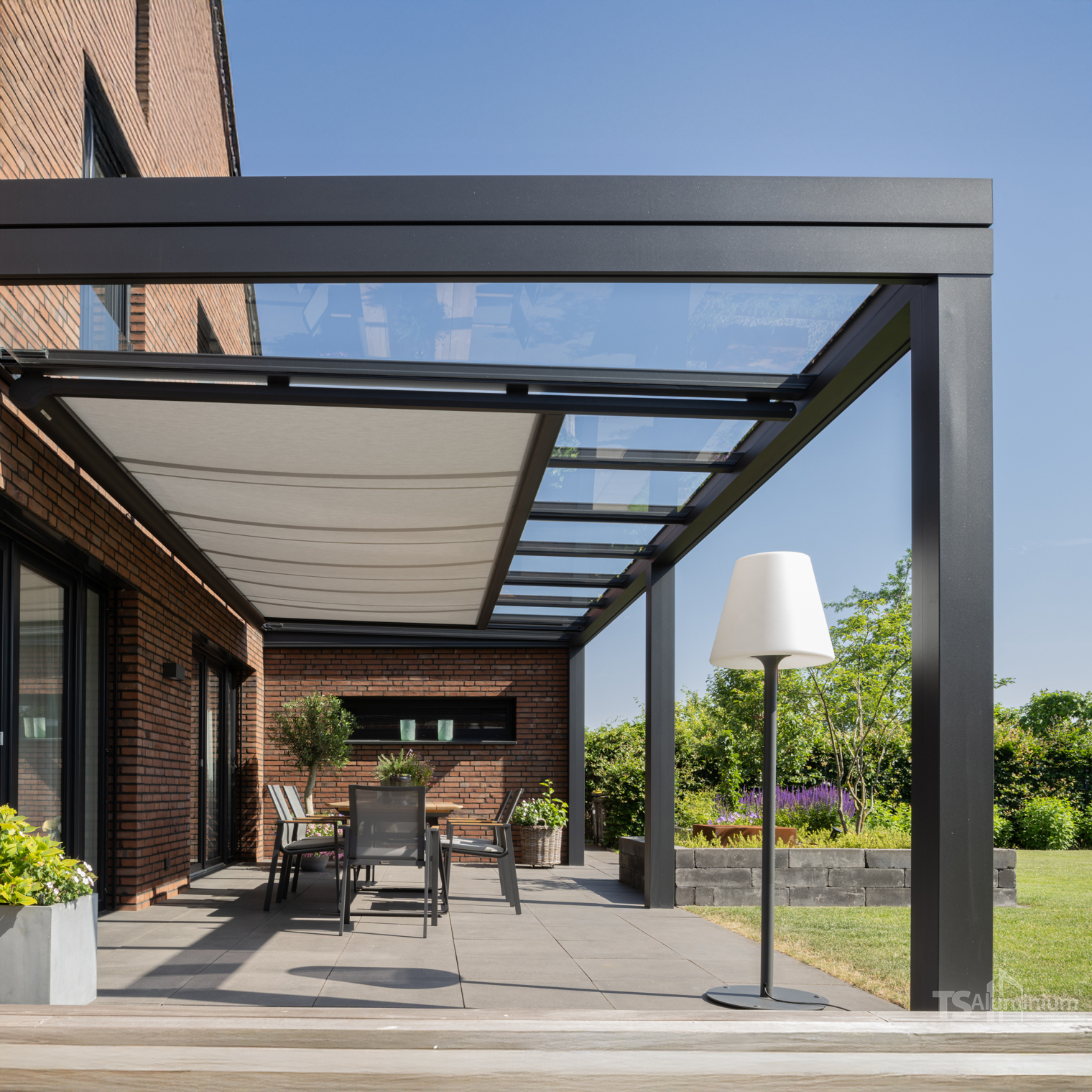 terrassendach-serie-t-flachdach-unterglasmarkise-ledstripes-